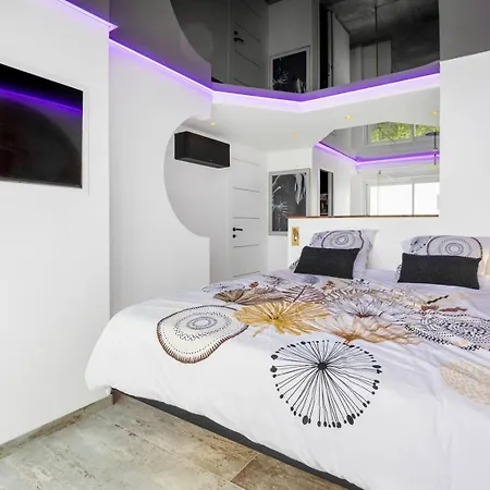 The Place To Be Port Nature *