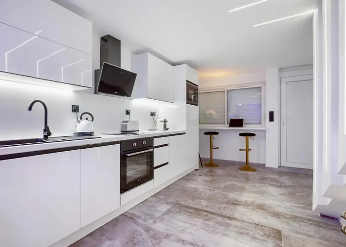 The Place To Be Port Nature