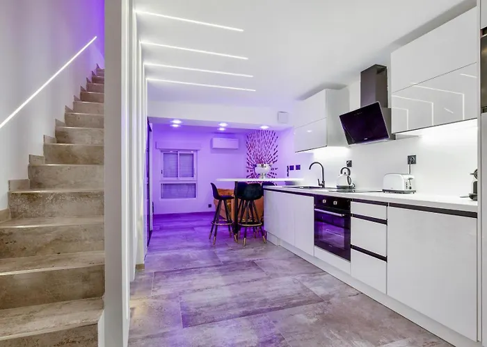 The Place To Be Port Nature